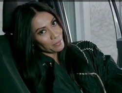 Anggun Pakai Mobil Dacia Lodgy di Video Klip