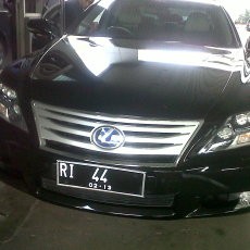 Djan Faridz Setia dengan Mobil Lexus Mewahnya