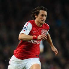Tak Pikirkan Uang, Rosicky Pilih Bertahan di Arsenal