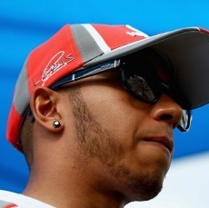Hamilton Belum Pasang Target