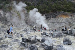 Wow ! Bisa Turun Langsung ke Kawah Tangkuban Parahu
