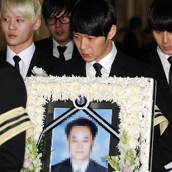 Selebriti Korea Hadiri Pemakaman Ayah Yoochun