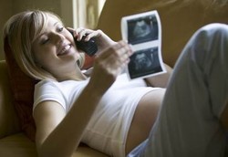 Ibu Hamil Jangan Sering Pakai Ponsel Karena Bikin Anak Hiperaktif?