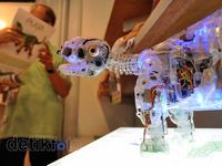 Kepincut Robot Dinosaurus yang Imut
