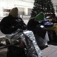 Fans Apple Rela Tidur di Jalanan Demi New iPad