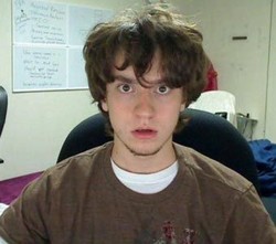 Hacker Pembobol PS3 dan iPhone Dibekuk Polisi