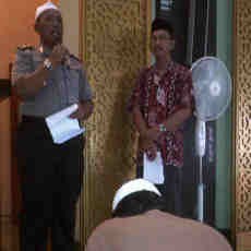 Redam Gejolak BBM, Polisi Berubah Jadi Dai