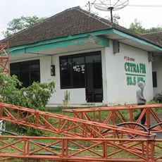 Tower Pemancar Radio Setinggi 40 Meter Ambruk Diterjang Angin Kencang