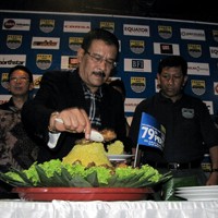 Potong Tumpeng dan Pemberian Jersey Warnai Sukuran Ultah Persib