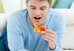 Biar Rileks Saat Vasektomi, Pria Diberi Pizza