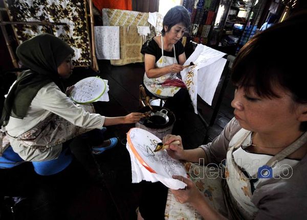 Warga Jepang Belajar Membatik