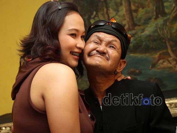 Bahagianya Ki Daus dan Istri Muda