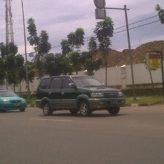 Melintas Jl Diponegoro, Tutup Kaca Helm atau Gunakan Kacamata!