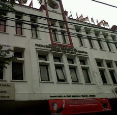 Pakai Baju Merah, Jokowi Ikut Rapat Pilgub di DPD PDIP DKI