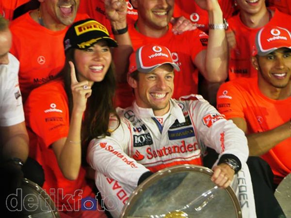 Button Menang, McLaren Senang
