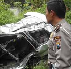 Inilah Nama Korban Tewas Laka Bus Vs Avanza di Madiun