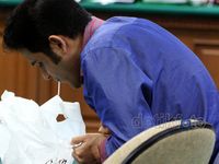 Huekk...Nazaruddin Muntah-muntah di Tipikor