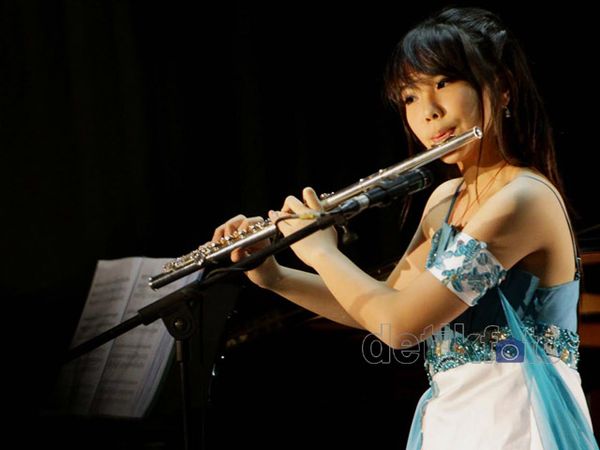 Aksi Magic Flute Cilik Celine yang Memukau
