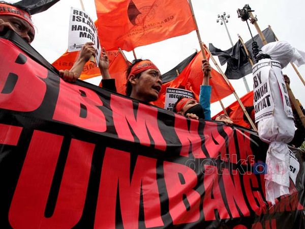 Mahasiswa Minta SBY Jujur Soal Alasan BBM Naik