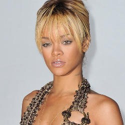 Rihanna Mengaku Lebih Nyaman Telanjang