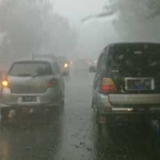 Waspada, Surabaya Didera Hujan dan Angin Kencang