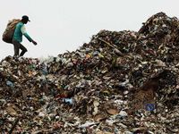 Gunung Sampah Rezeki Pemulung