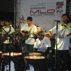 57Kustik, dari Lampu Merah ke Pertunjukan Musik Bergengsi