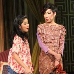 Menyelamatkan Batik Kudus Lewat Kabaret