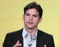 Wow! Ashton Kutcher Akan Liburan ke Luar Angkasa