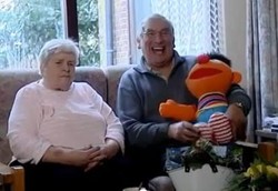 Tak Bisa Berhenti Tertawa Setelah Operasi Pinggul