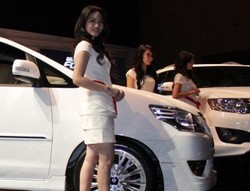 Toyota Akali Kenaikan DP dengan Balloon Payment