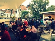 Kesetanan di Warung Mie Setan