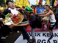 Massa Tidak Surut Demo Istana Jakarta