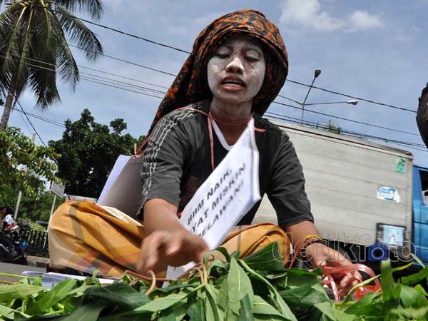Kampanye Tolak BBM Naik Merambah ke Terminal