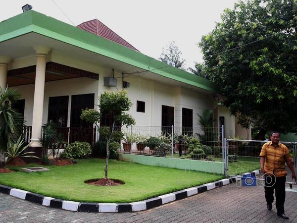 Jelang Eksekusi KPK, Rumah Mochtar Muhammad Sepi
