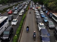 BBM Naik&Premium Dilarang, Mobil Pribadi Menjerit