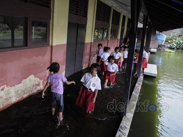 Sudah Sebulan Sekolah Ini Terendam