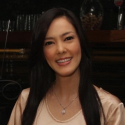 Diam-diam Menikah Cathy Sharon Bantah Hamil