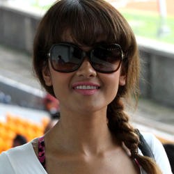 Nonton Konser Lady Gaga, Jupe Siapkan Bra Special Edition