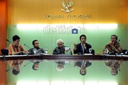 Jeruk Makan Jeruk A la MA: Menghapus 8 Poin Kode Etik Hakim