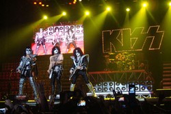 Kiss dan Motley Crue akan Jalani Tur Amerika Bersama