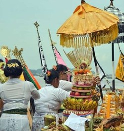 Mengikuti Prosesi Melasti Jelang Nyepi di Samarinda