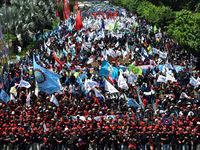 Tolak BBM Naik, Ribuan Buruh Bergerak ke Istana
