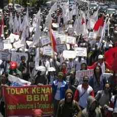 Demo Buruh dan Mahasiswa Tolak BBM Sempat Blokir Lalin Gubernur Suryo