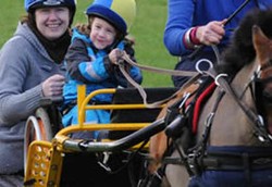 Balita Lumpuh Bisa Berjalan Setelah Mengendarai Kereta Kuda