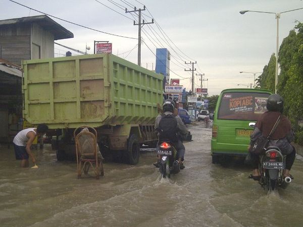 Banjir, Sekalian Cuci Truk