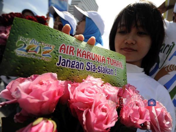 Aksi Damai Warnai Peringatan Hari Air Sedunia