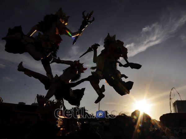 Pawai Ogoh-ogoh Hiasi Sore Jakarta