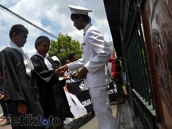 Mahasiswa Desak MA Adili Bupati Kepulauan Aru