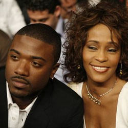 Selain Kim Kardashian, Ray J Punya Video Seks dengan Whitney Houston?